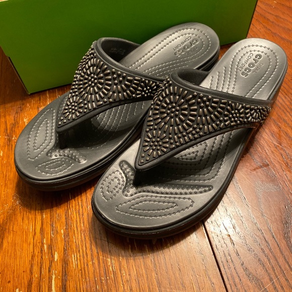 CROCS | Shoes | Like New Crocs Embellished Thong Platform Sandals | Poshmark